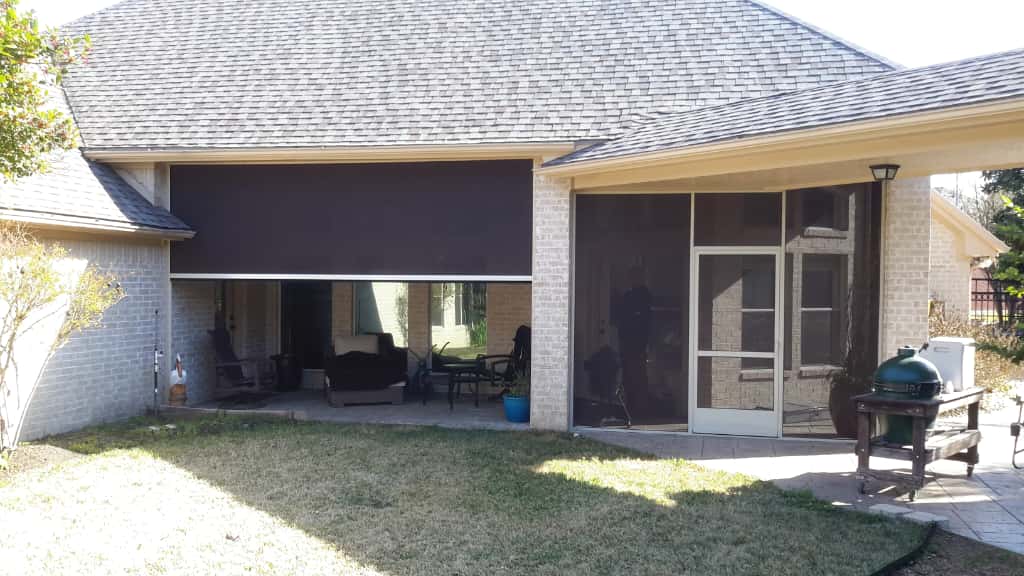 Automatic roll-down screens on a patio