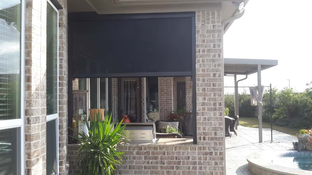 Automatic screen half-down over a patio