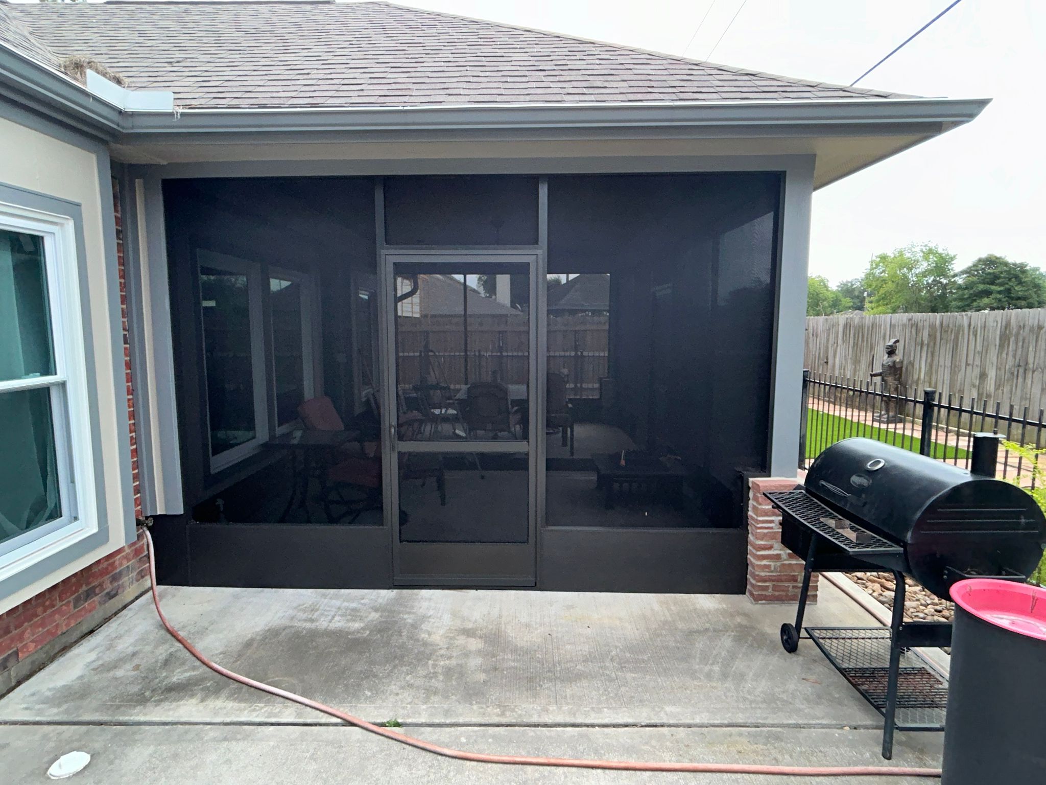 Screen room with grill space